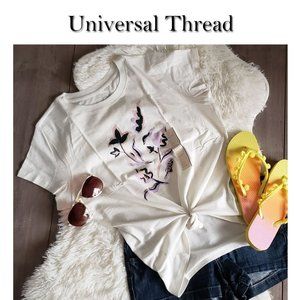 Universal Thread TShirt NWT Size Large🤩